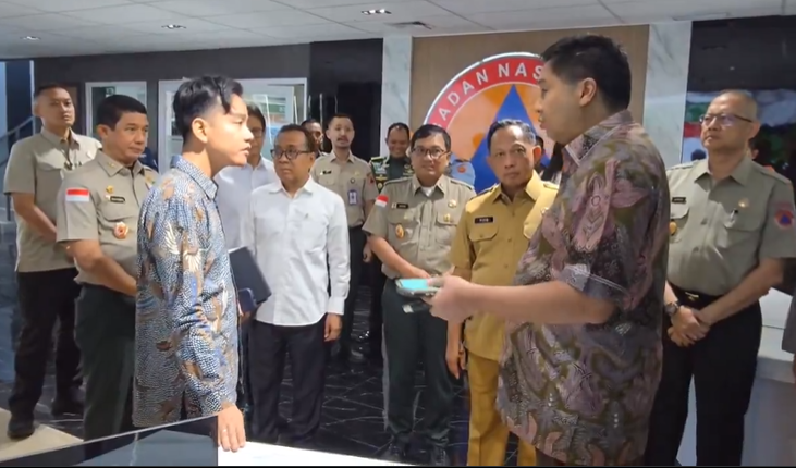 Wapres Gibran Kunjungi Korban Erupsi Gunung Lewotobi, Sapa Warga dan Bagikan Bantuan